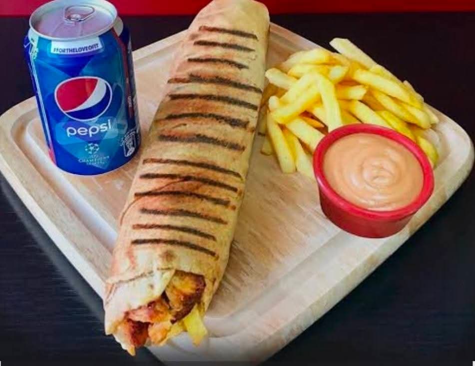طاوق مع بطاطا وببسي image